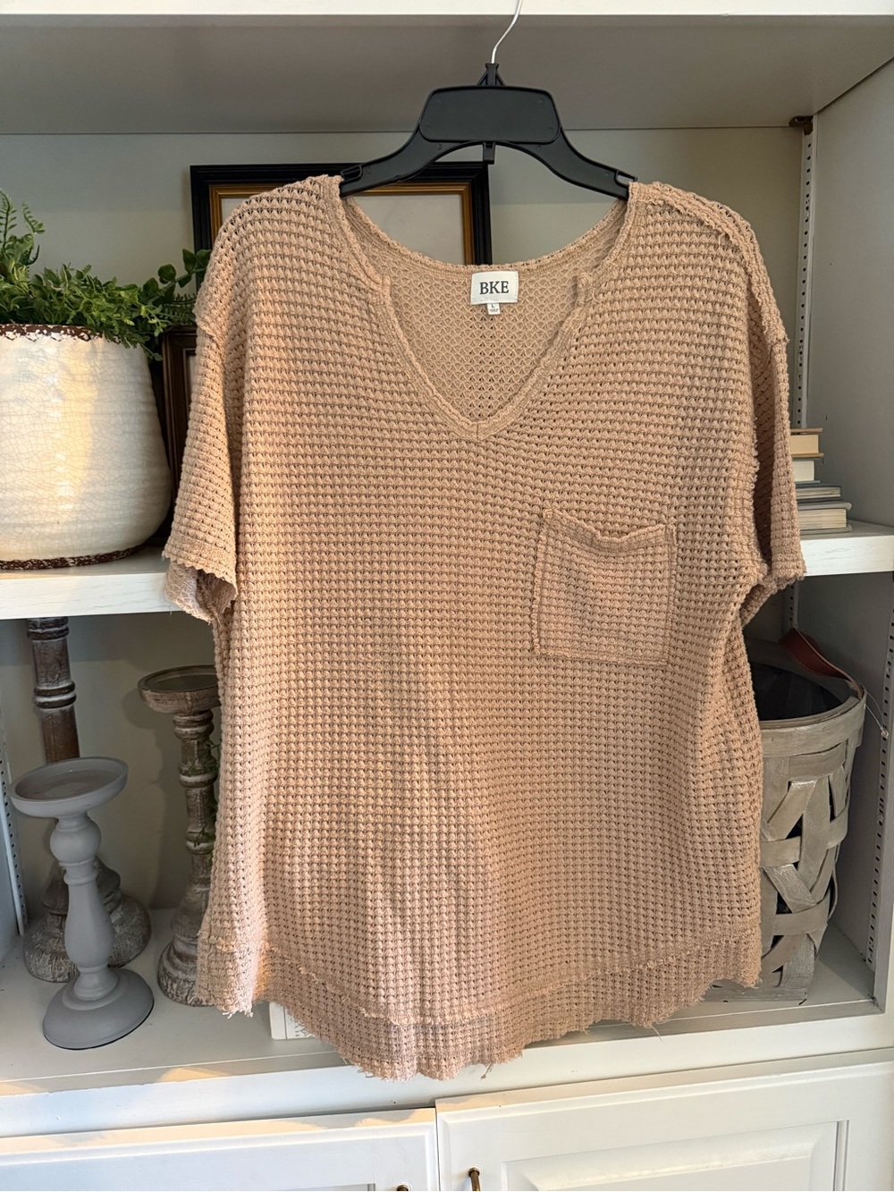 BKE Women's Waffle Knit V-Neck Pocket Top - Beige